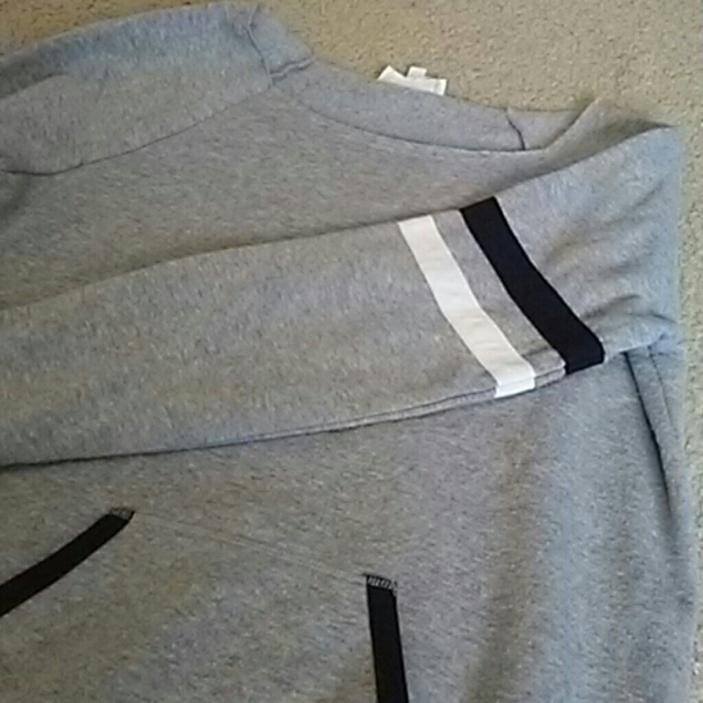 Cute Gray Sweater with Pocket and Raw Neck Hem